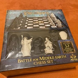Lord of the Rings Battle for Middle Earth Chess Set (UNOPENED)